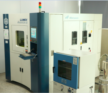 Injection molding machine plastic part fabrication